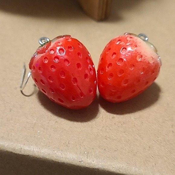 Handmade Large Strawberry Dangle Drop Earrings Ladies Red NWOT‎ Summer Fall Work - Picture 2 of 4